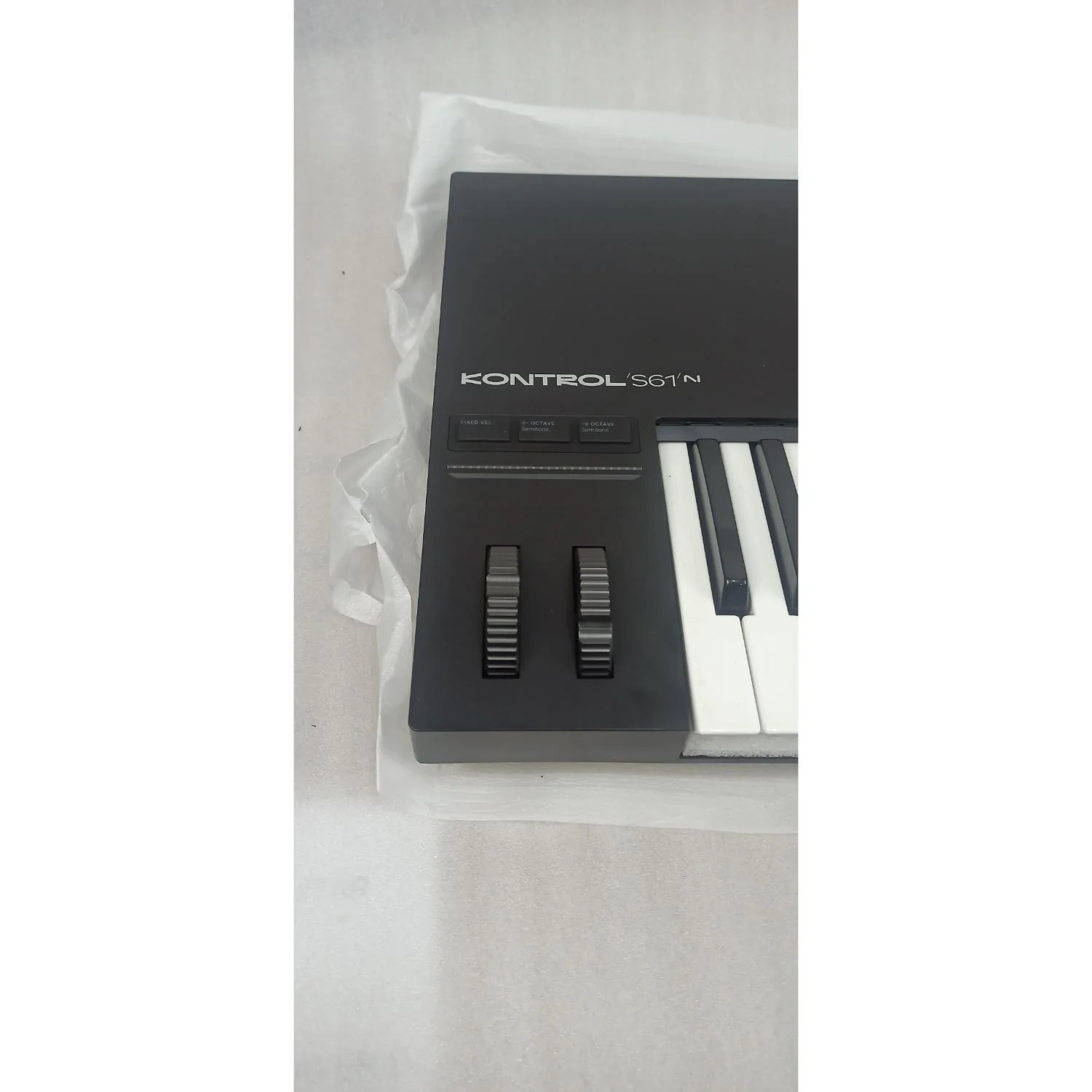 Native Instruments Komplete Kontrol S61 MK3 Midi Keyboard - Open Box - Image 3