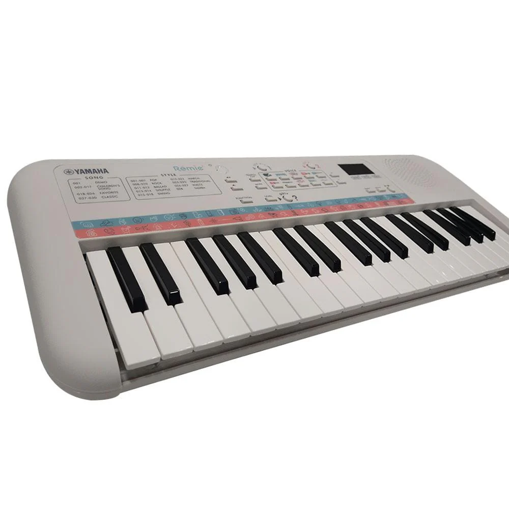 Yamaha Remie PSS E30 Kids Compact 37 Key Portable Keyboard with Gigbag, Colouring Book & Crayons - Image 13
