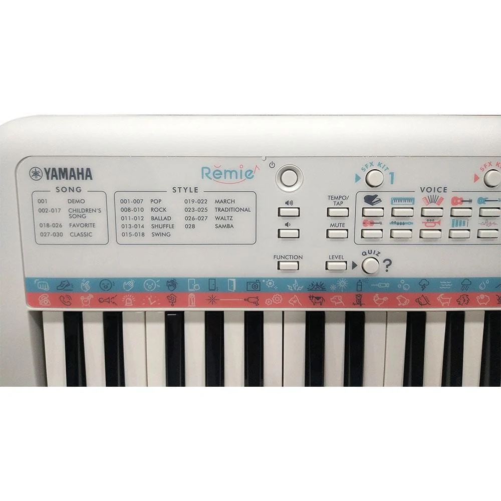 Yamaha Remie PSS E30 Kids Compact 37 Key Portable Keyboard with Gigbag, Colouring Book & Crayons - Image 4