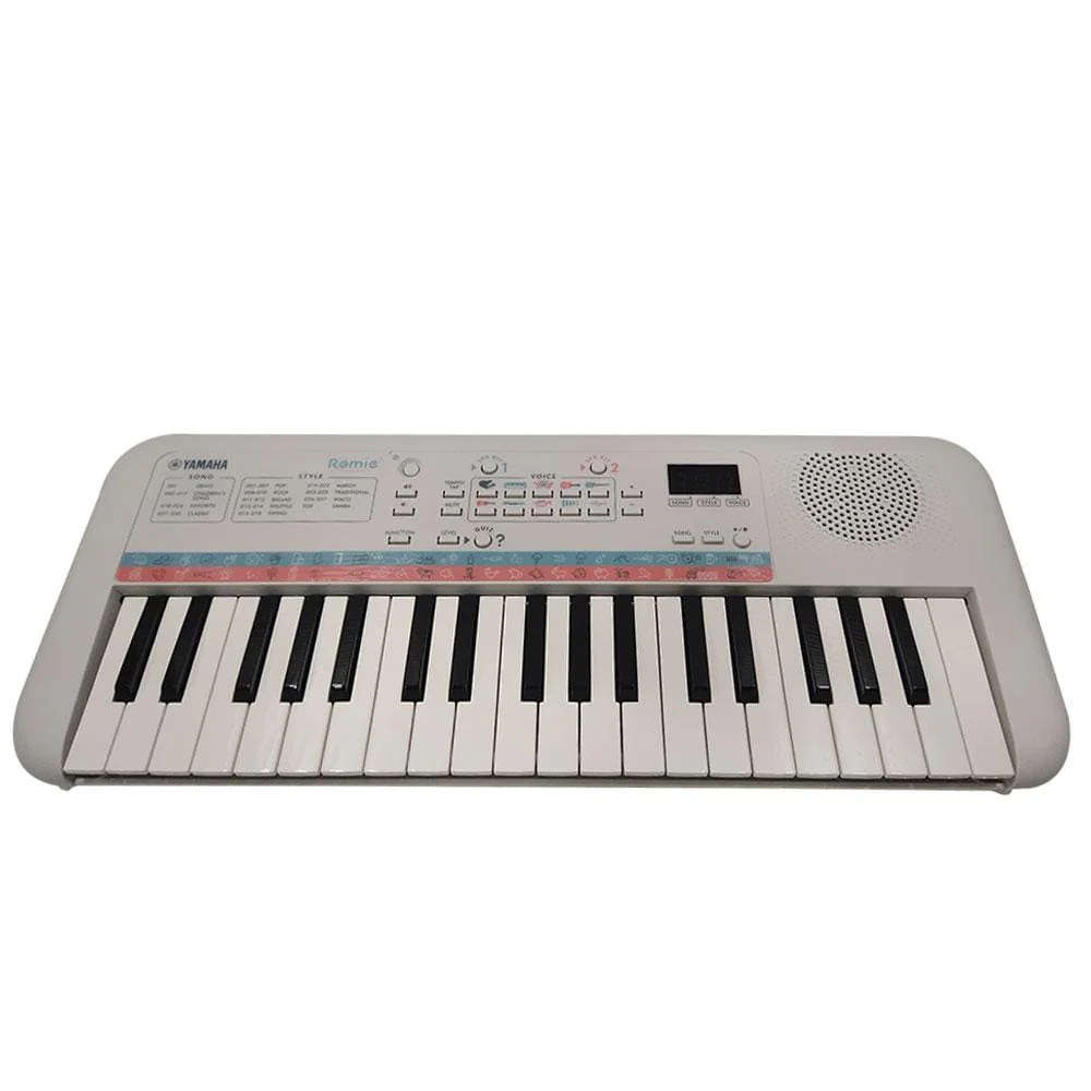 Yamaha Remie PSS E30 Kids Compact 37 Key Portable Keyboard with Gigbag, Colouring Book & Crayons - Image 9